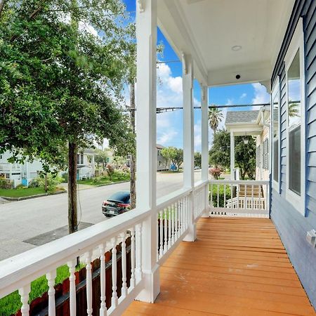 Renovated Beach Bungalow! Galveston Exterior photo