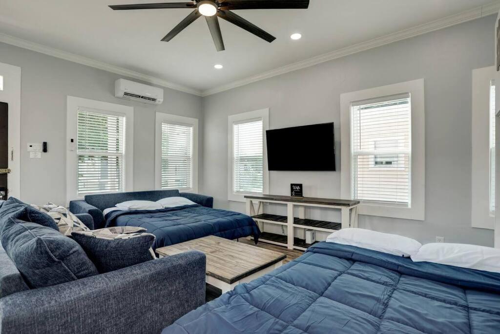 Renovated Beach Bungalow! Galveston Exterior photo
