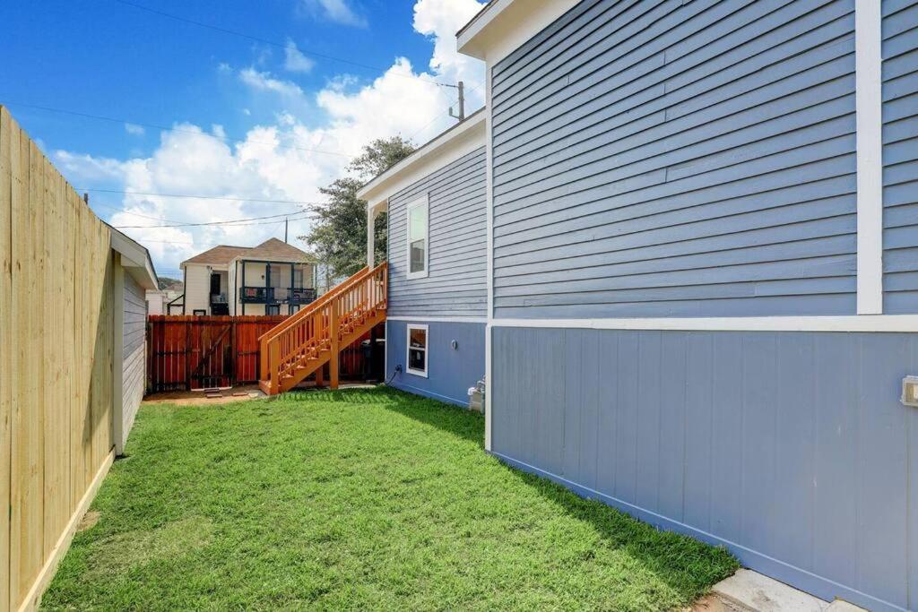 Renovated Beach Bungalow! Galveston Exterior photo